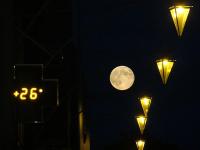 LUNA-IN-CENTRO-A-NOVELLARA-fotografia.jpg
